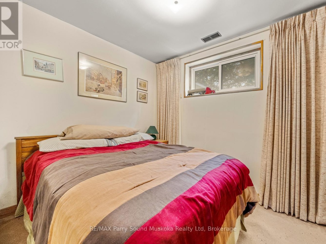 86 LAKESIDE CRESCENT, 