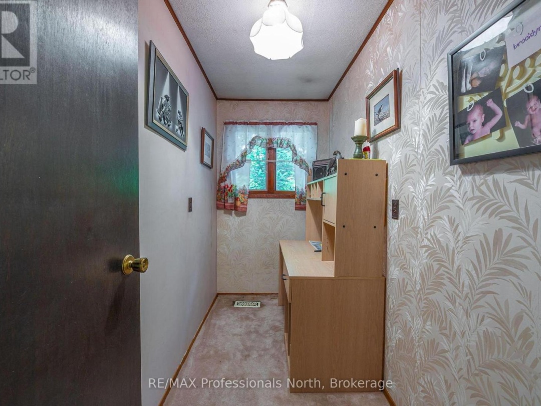 2499 KENNISIS LAKE ROAD, 