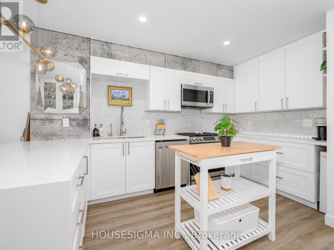 19 - 4 PARADISE BOULEVARD, 