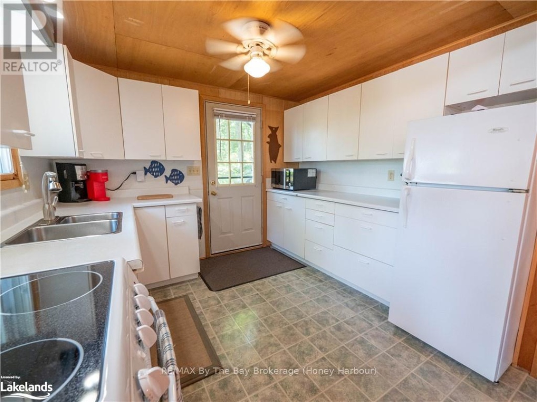 6932 Island 1810 / Bone Island, Georgian Bay