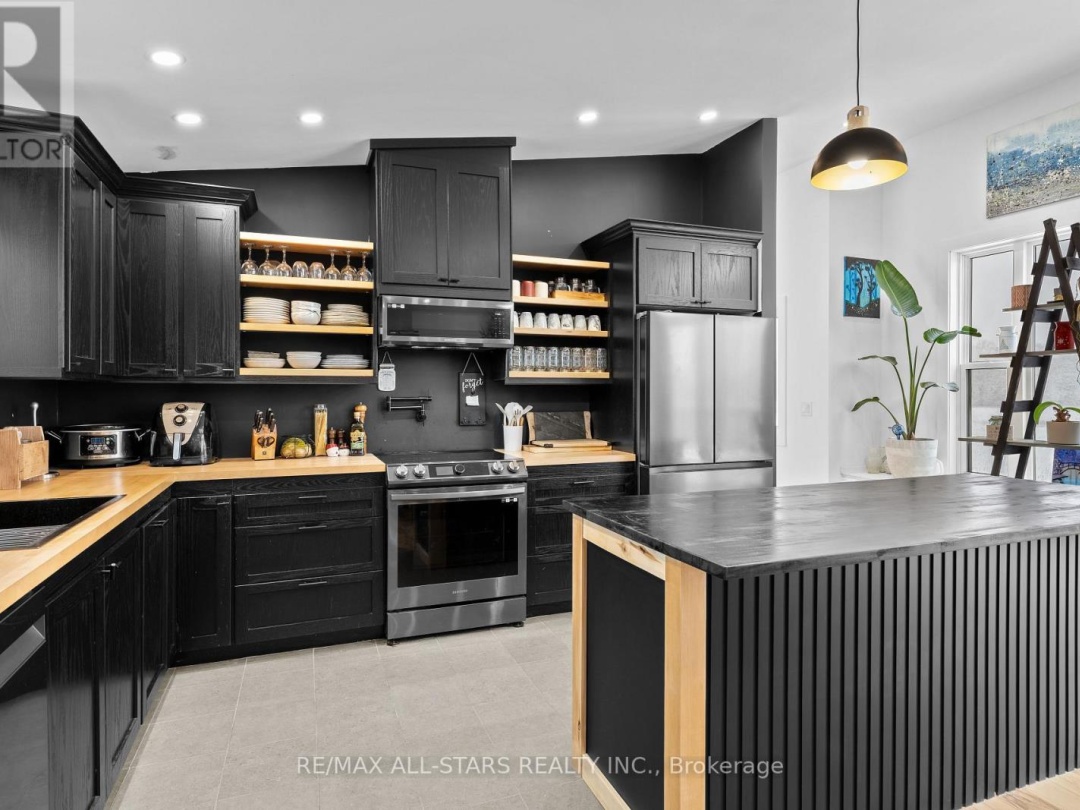 1062 NORTHLINE ROAD, 