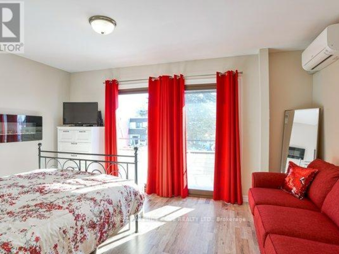 UNIT 27 - 1 PARADISE BOULEVARD S, 