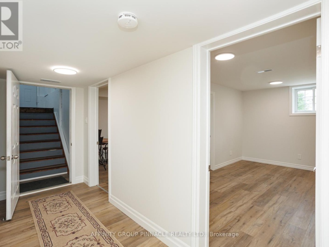 1042 SKYLINE ROAD, 