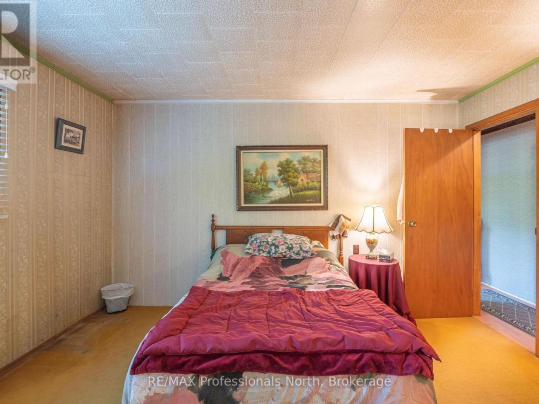 2499 KENNISIS LAKE ROAD, 