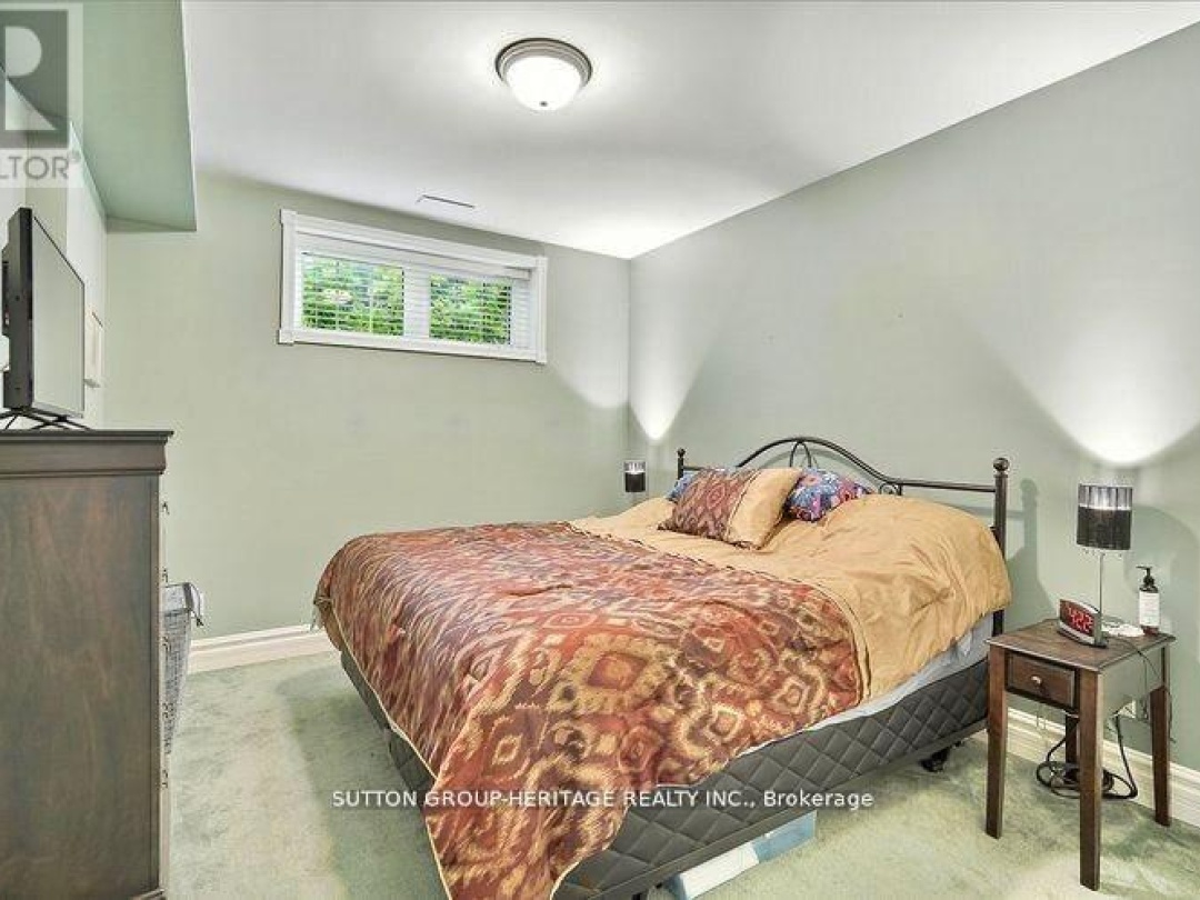 400 FRONT STREET W, Sturgeon Lake