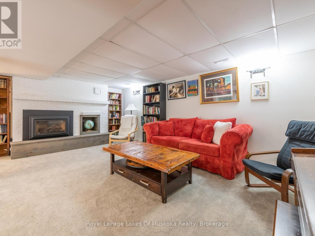 1588 SKYLINE DRIVE, Peninsula Lake