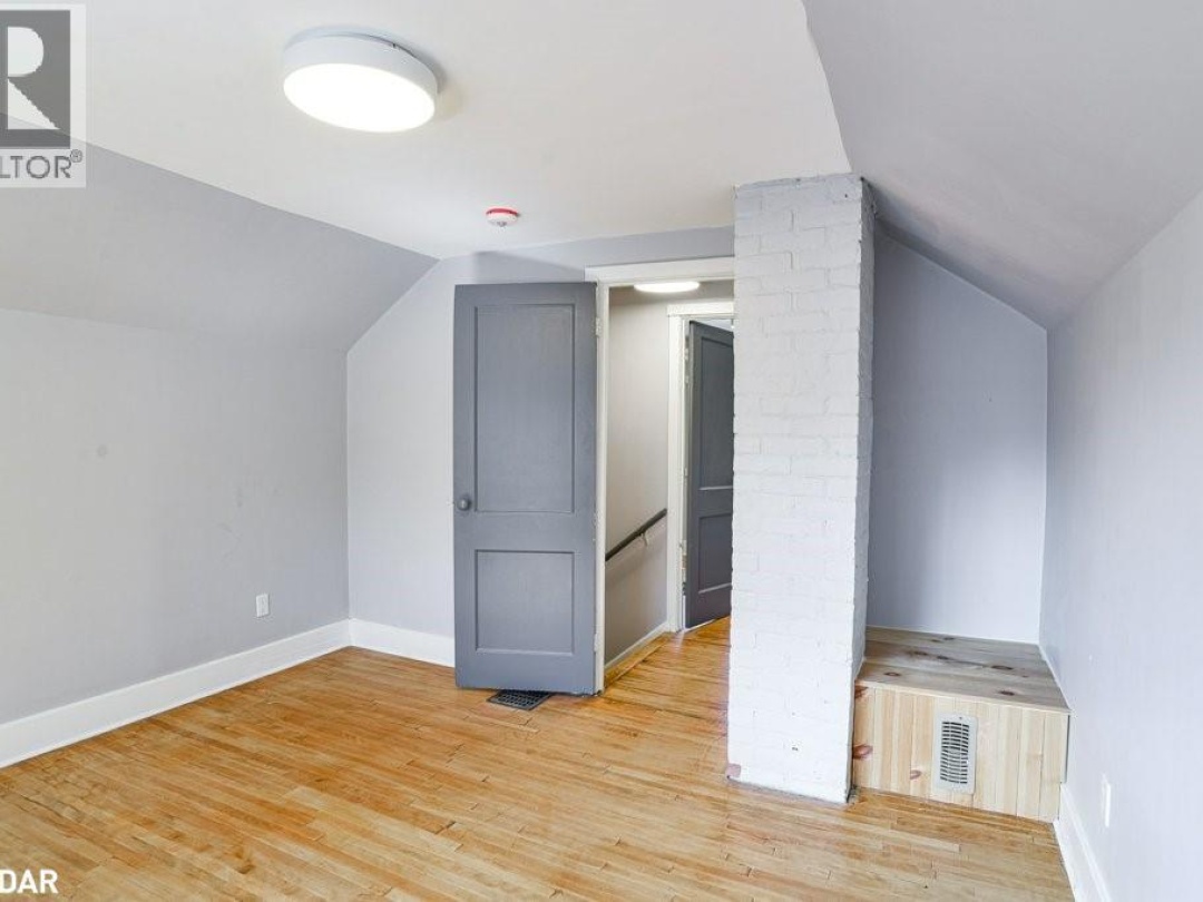 299 MARY Street, 
