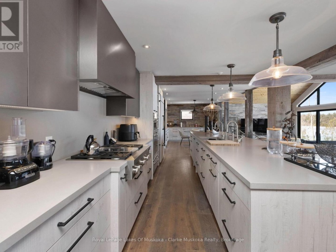 305 Wapaska Crescent, Lake Muskoka