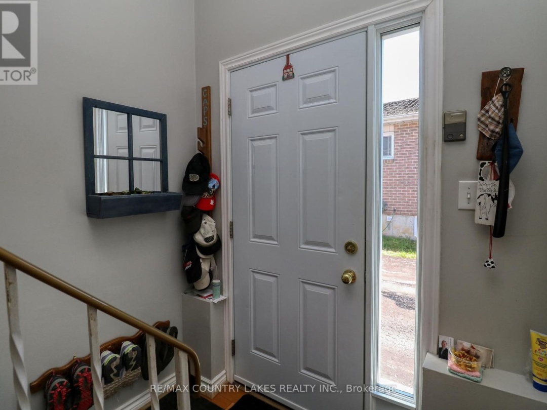 588 MAIN STREET E, 