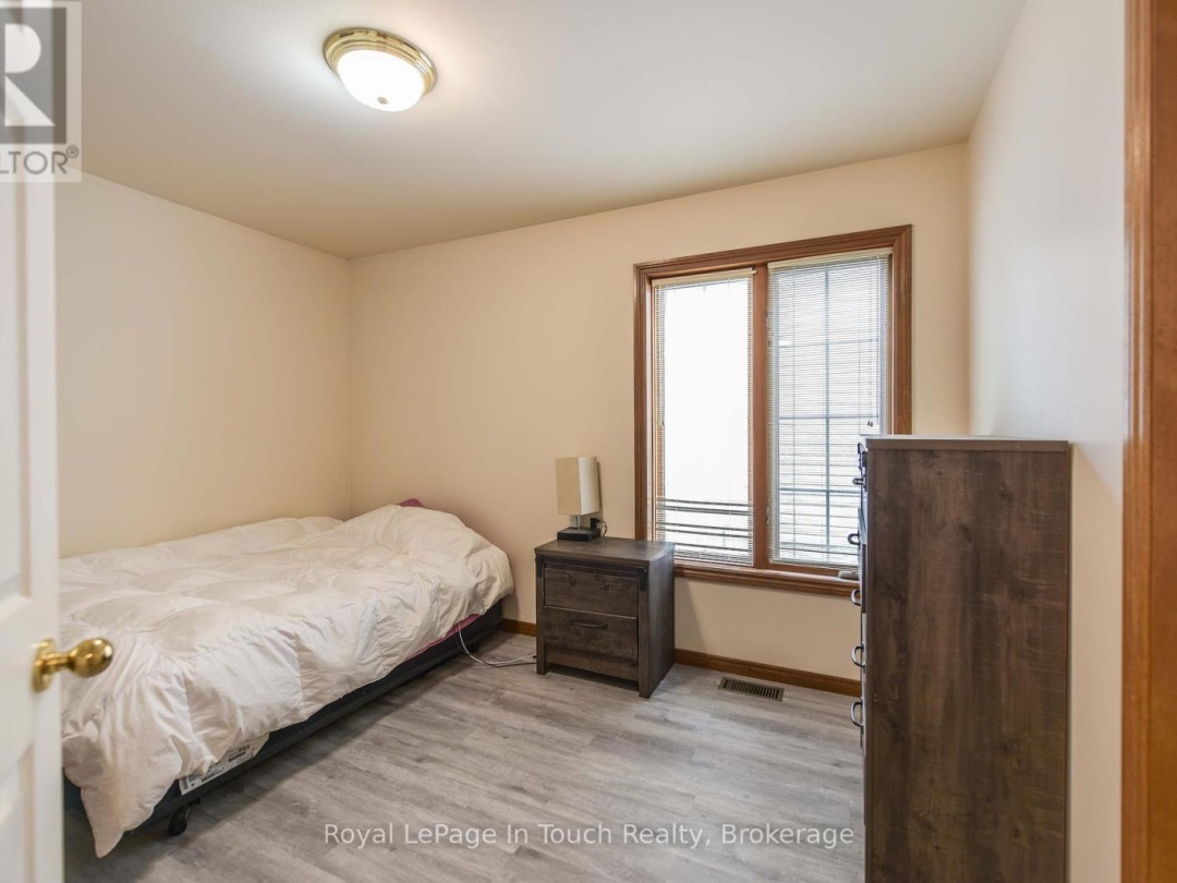 5 EARLS COURT, 
