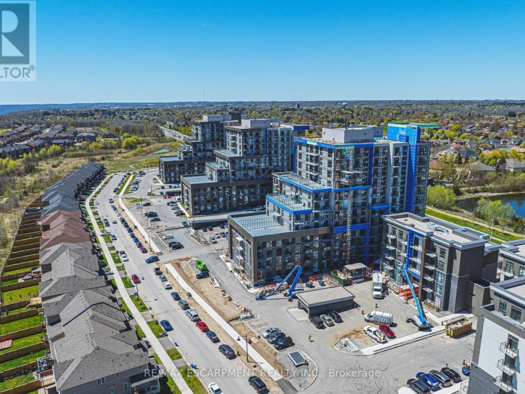 327 - 460 DUNDAS STREET E, 