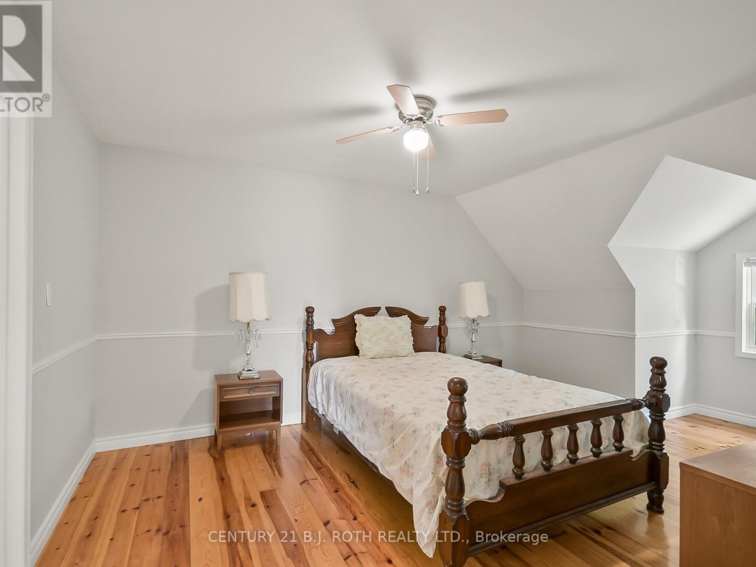 1048 OLD NORTH ROAD N, 