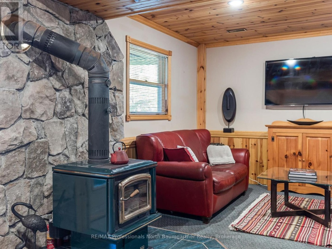 2766 Wilkinson Road, Kennisis Lake