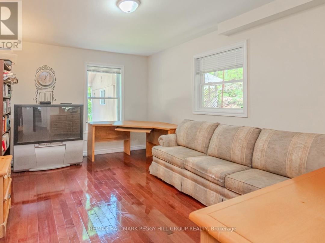 4 CLOVER COURT, 