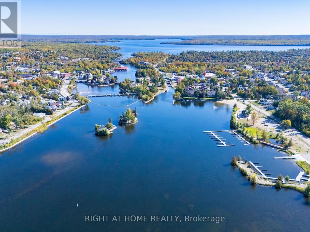 32 HILLCROFT WAY, 