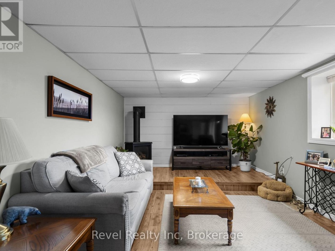 210 BURNETT'S ROAD, Manitouwabing Lake