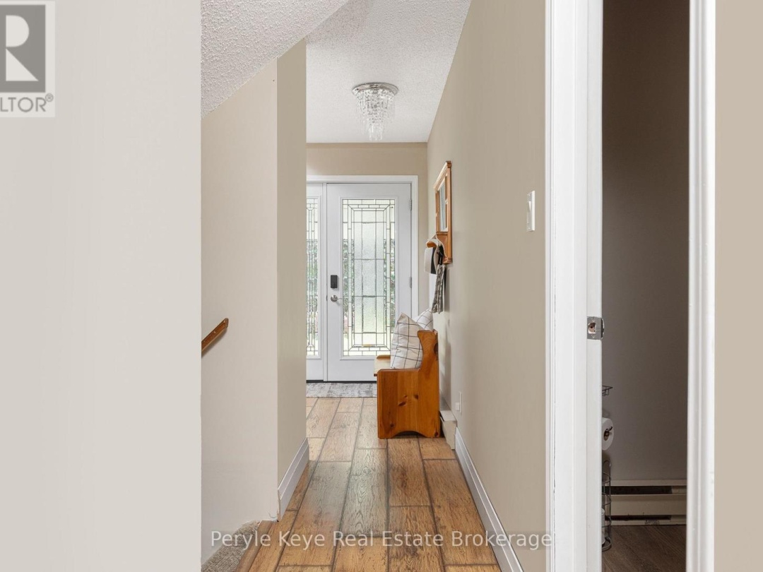 8 SHAW CRESCENT, 