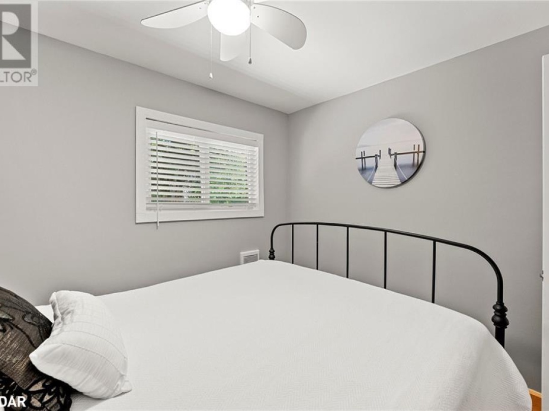 104 Fulsom Crescent, Dalrymple Lake