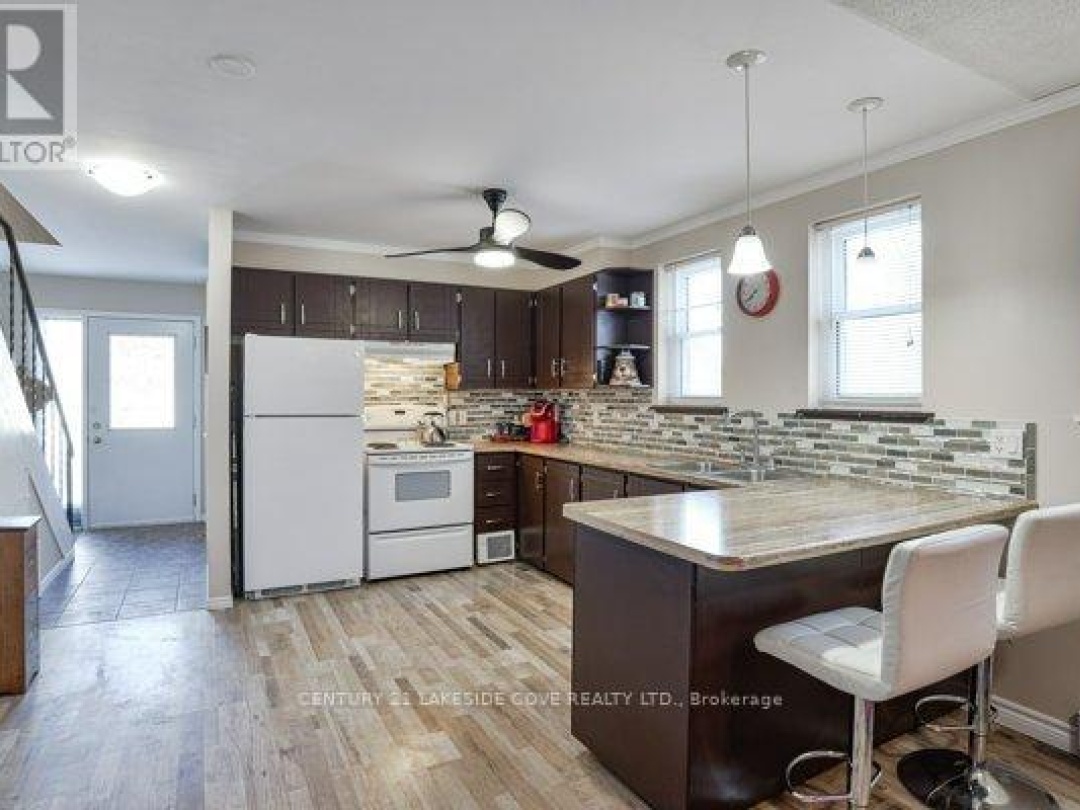 UNIT 27 - 1 PARADISE BOULEVARD S, 
