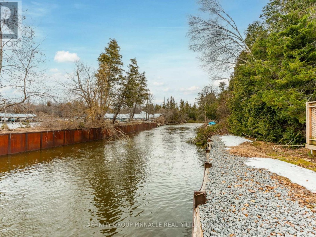 88 Simcoe Street, Lake Simcoe