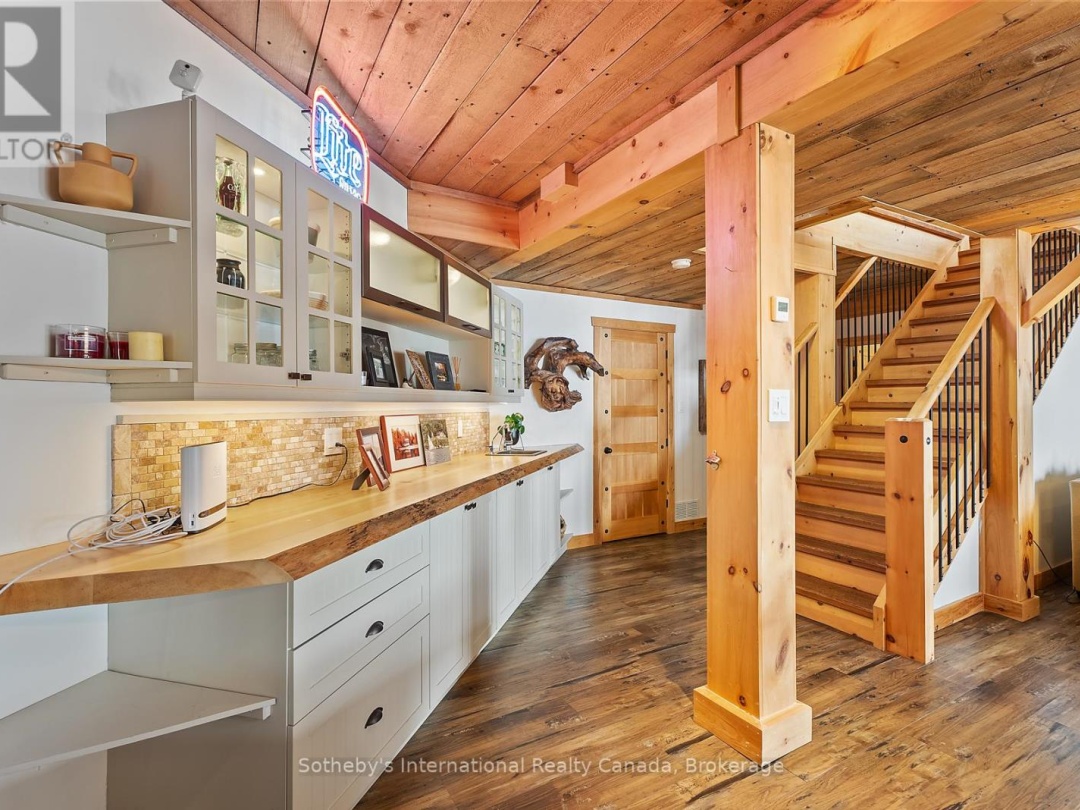 1075 Elmhurst Lane, Kennisis Lake