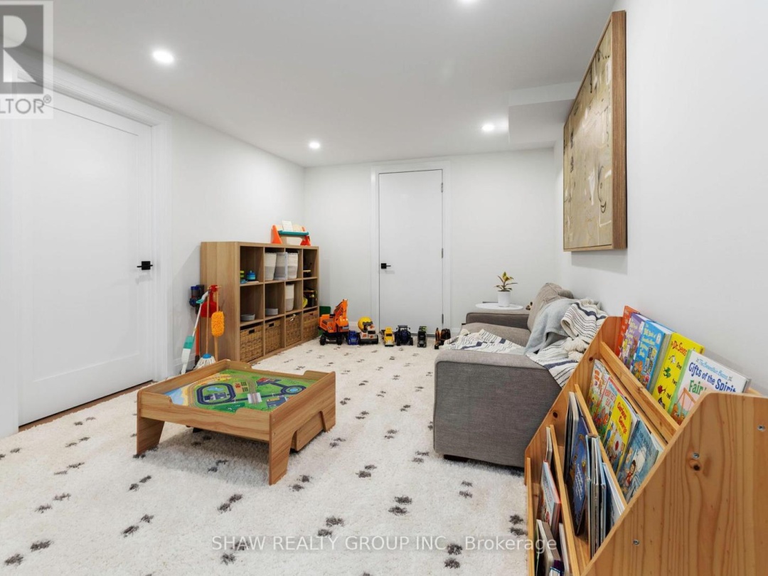 14 ST GEORGES COURT, 