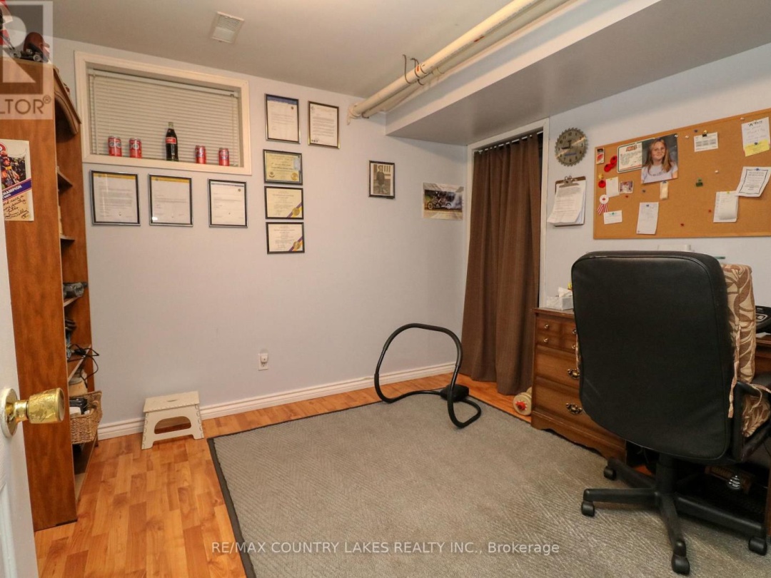588 MAIN STREET E, 