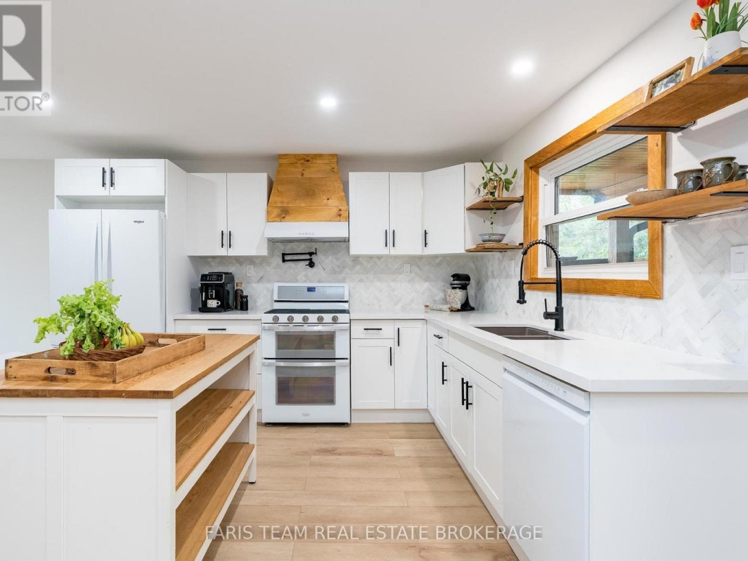 2668 WESTSHORE CRESCENT, 
