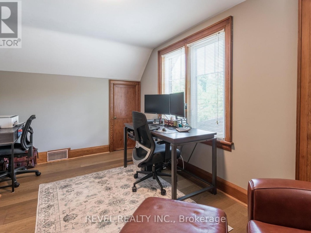 14 BOND STREET W, 