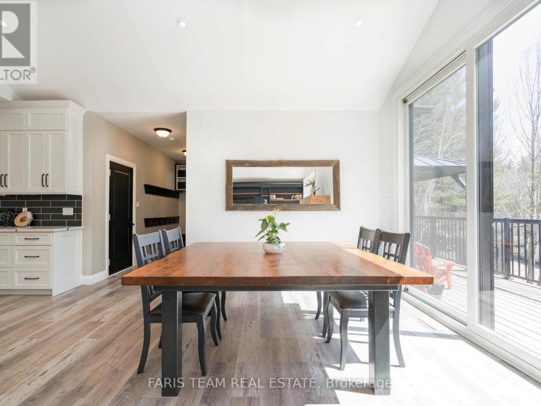 151 Mount Saint Louis Road E, Coldwater Lake