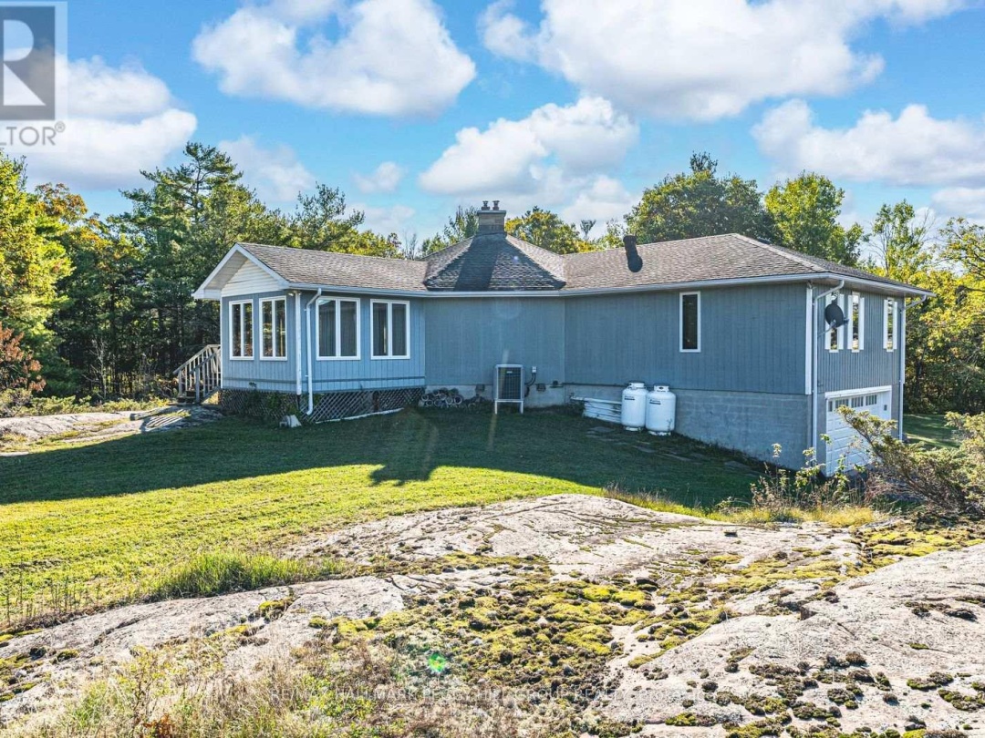 1564 HONEY HARBOUR ROAD, 