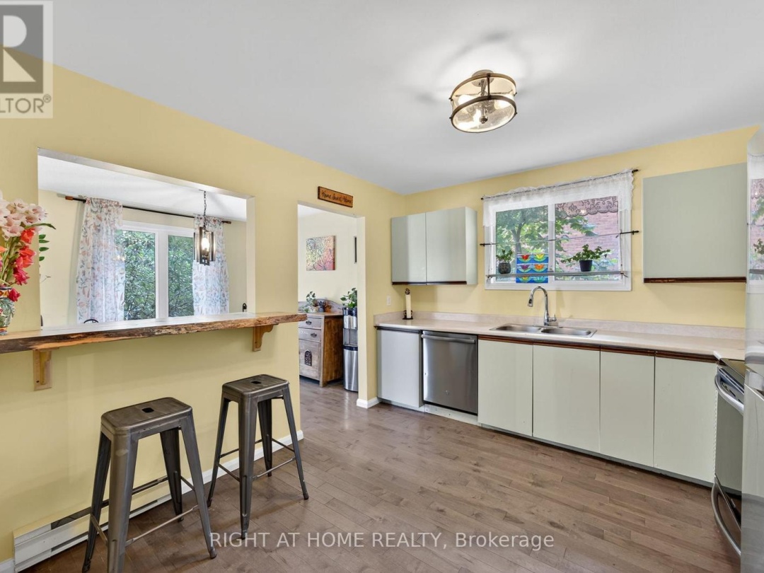 112 BORLAND STREET E, 