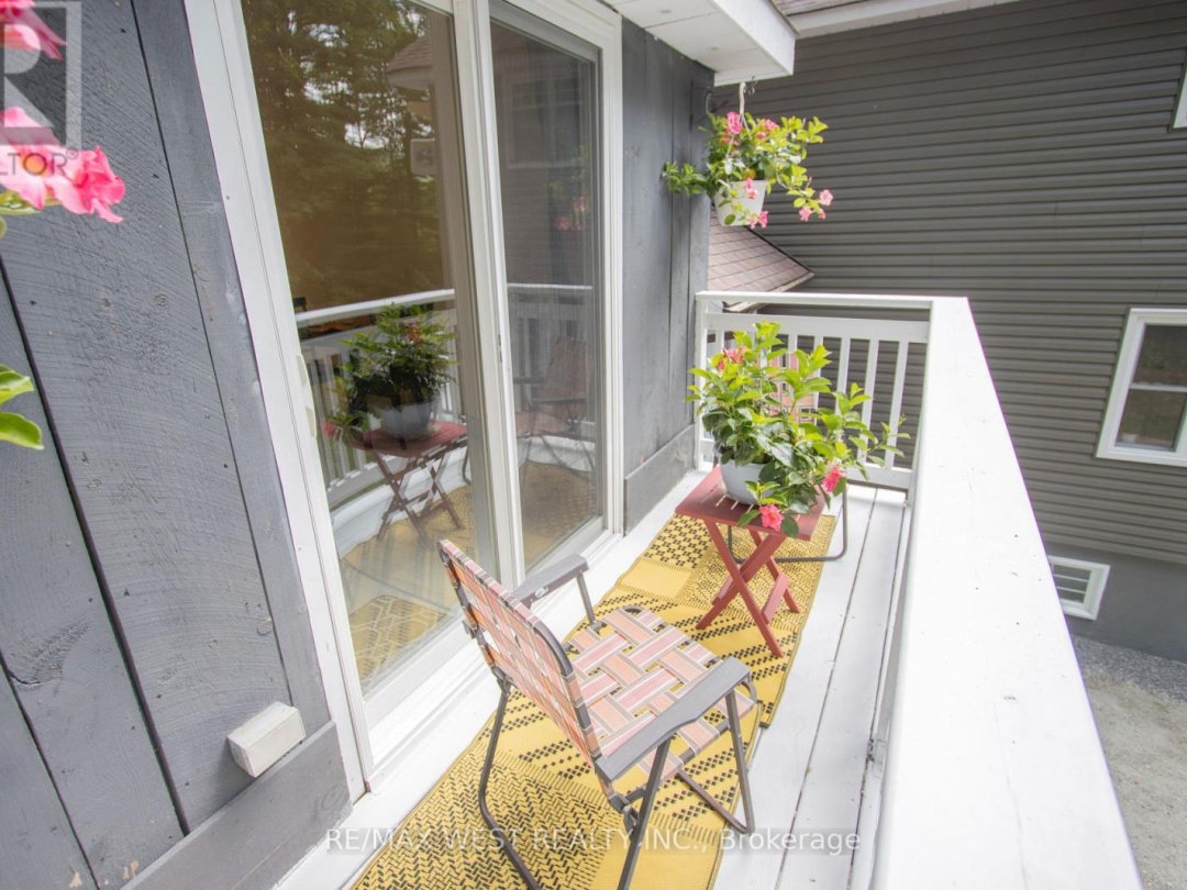 1158 LORNE LANE, 
