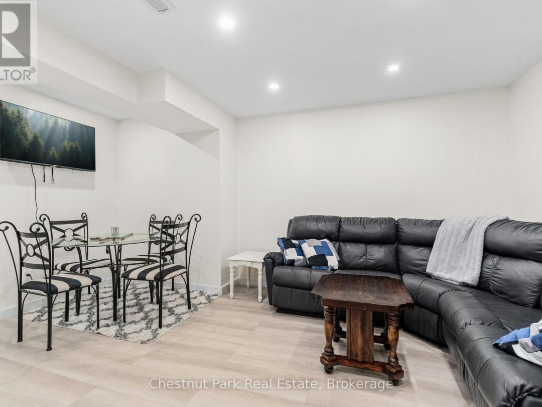 17 WINDSONG CRESCENT, 