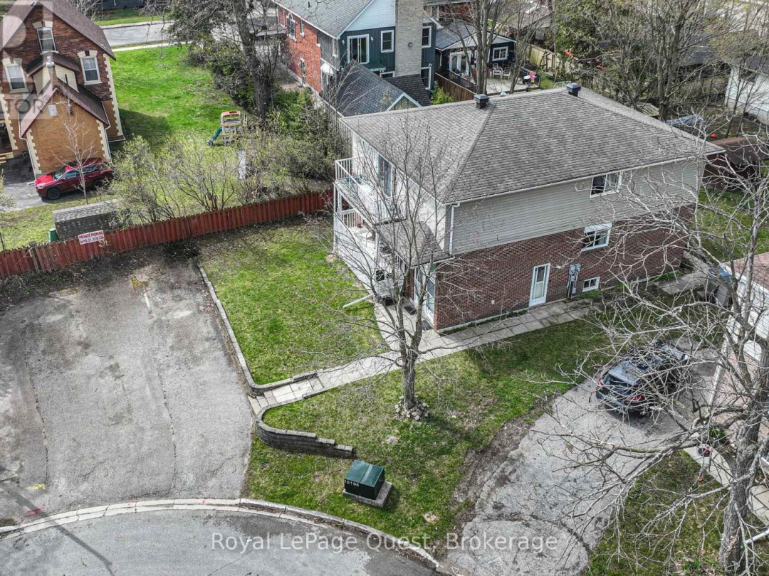 21 King's Court, Orillia