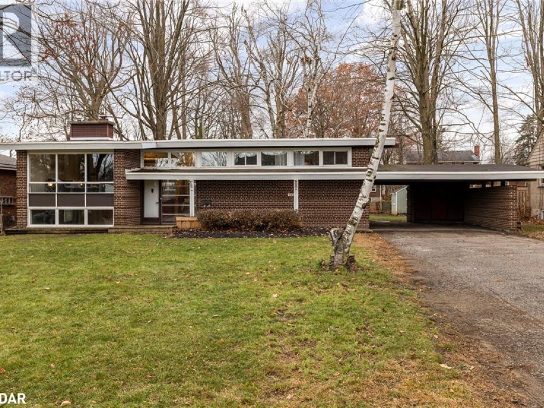 193 LAWRENCE Avenue, 