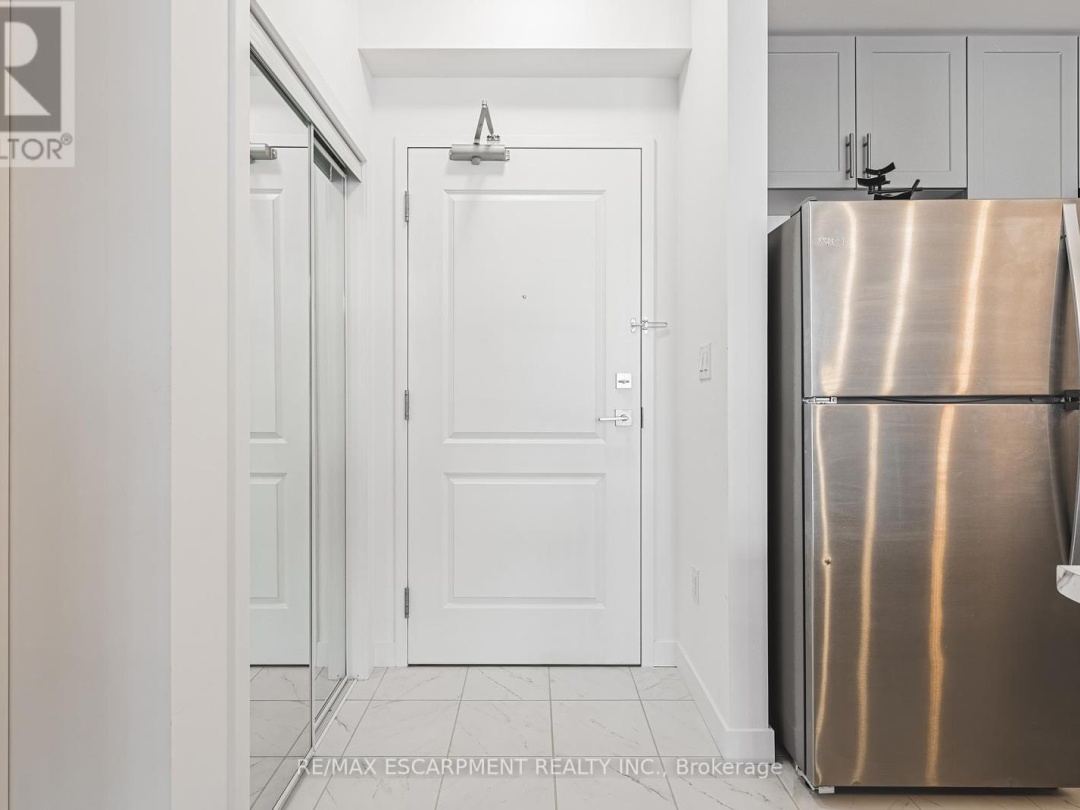 327 - 460 DUNDAS STREET E, 