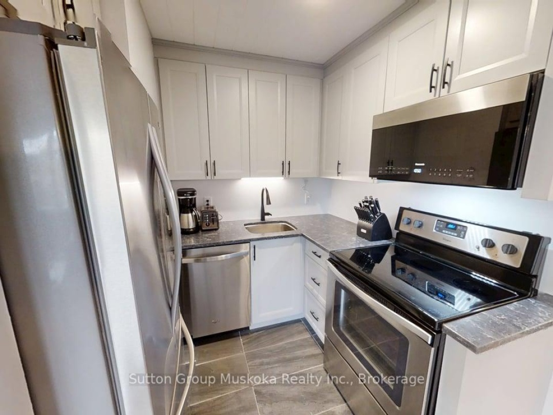 28 101 Tennisview Complex Deerhurst Drive, Peninsula Lake