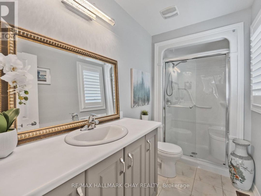 17 SOPHIE LANE S, 