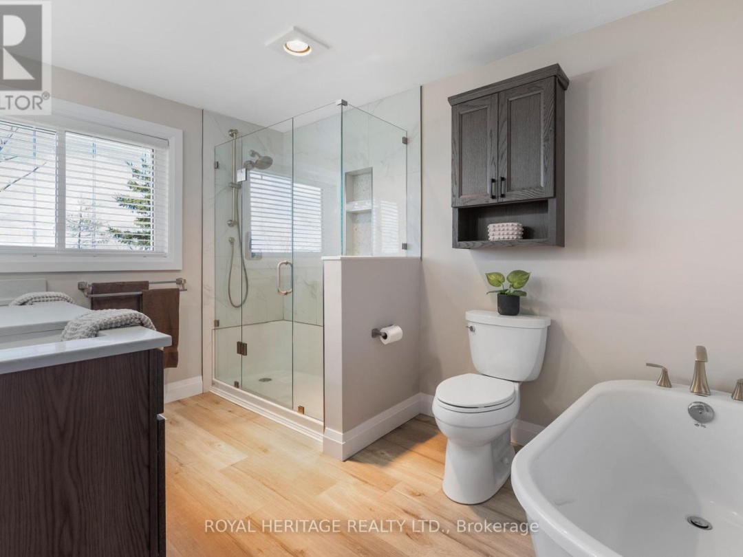7 North Service Road, Sturgeon Lake