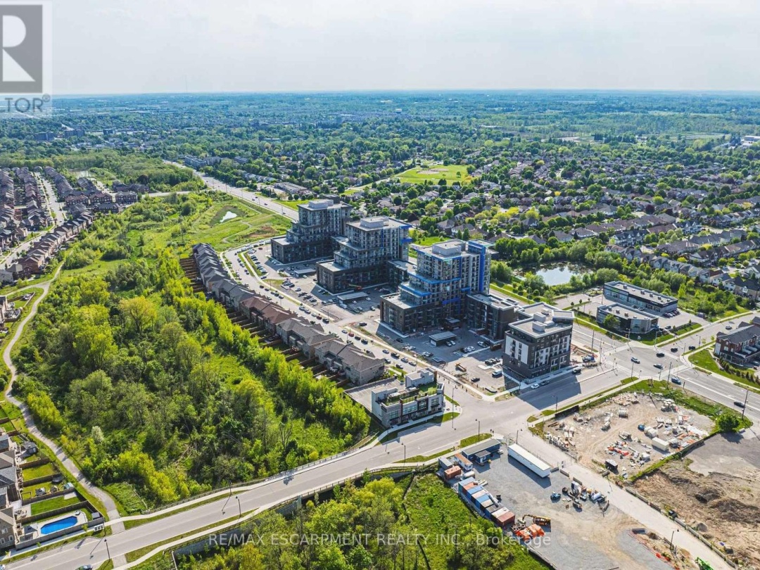 327 - 460 DUNDAS STREET E, 