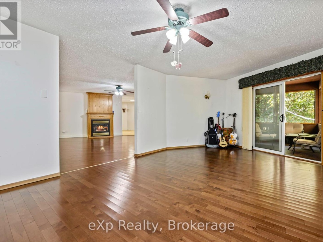 18 KRISTEN HEIGHTS, 