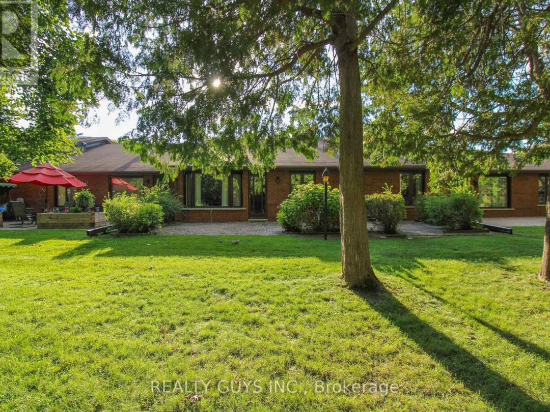 #4 - 200 EAST STREET S, 