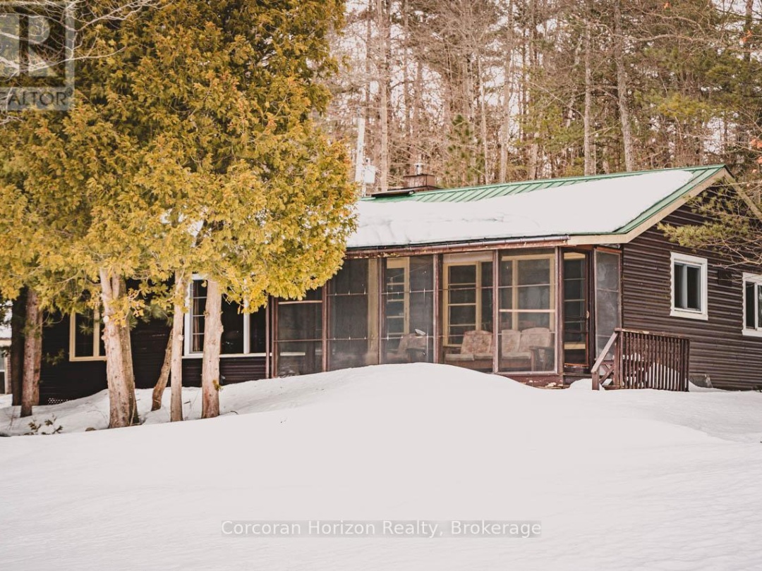 61 Arts Lane W, Six Mile Lake