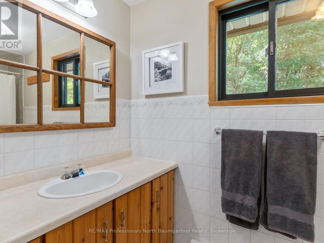 1976 REDKENN ROAD, 