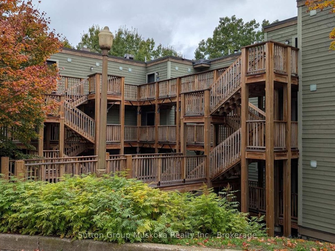27-202 GOLFVIEW - DEERHURST DRIVE, Peninsula Lake