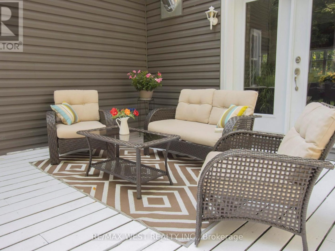 1158 LORNE LANE, 