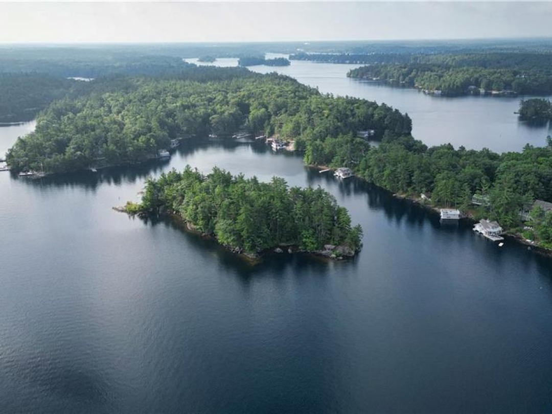 1 ISLAND 3LM Island, 