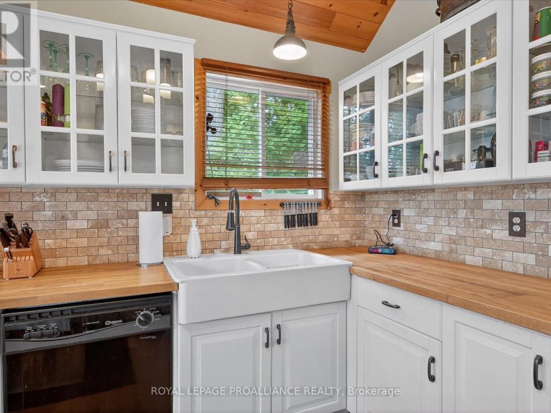 1051 TAPOKE LANE, 