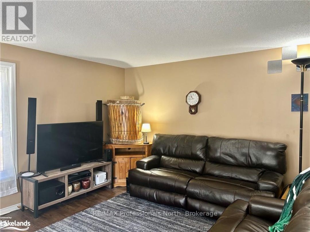 20 - 1591 HIDDEN VALLEY ROAD, 